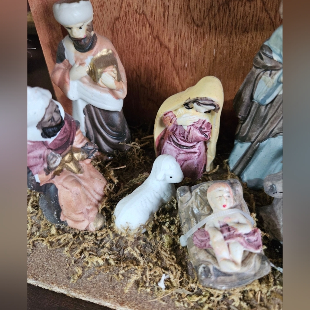 Christmas Miniature Nativity Set Crèche Manger Birth of Jesus Christ Decoration - Picture 5 of 10